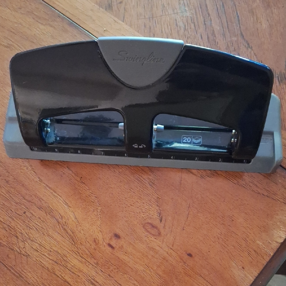 Swingline Black and Gray Hole Punch